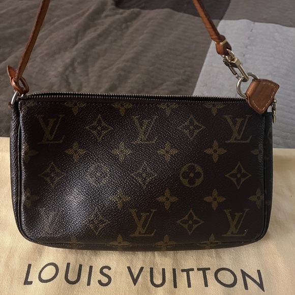 Louis Vuitton Pochette - Picture 2 of 3